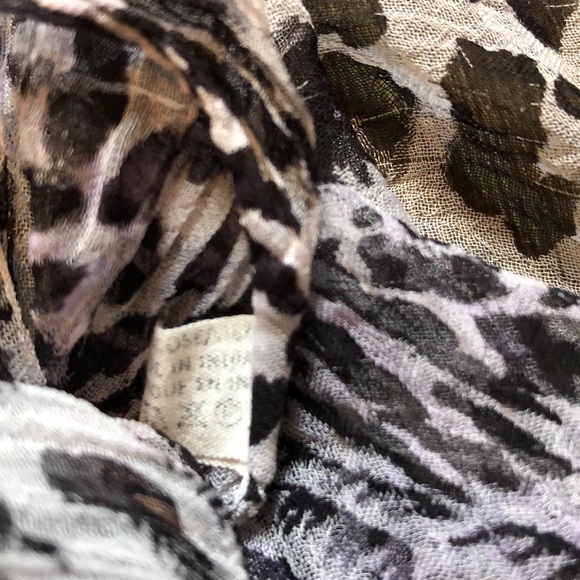 Cheetah scarf - Picture 4 of 6